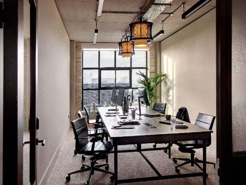 Private office space with 6 seats
